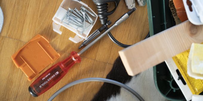 Mit einem Schraubenzieher fügte der 76-Jährige seiner Ehefrau Verletzungen zu. (Symbolbild) Schraubenzieher