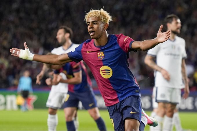 Zu gut! Lamine Yamal jubelt nach seinem Anschlusstreffer in der Champions League. Champions League