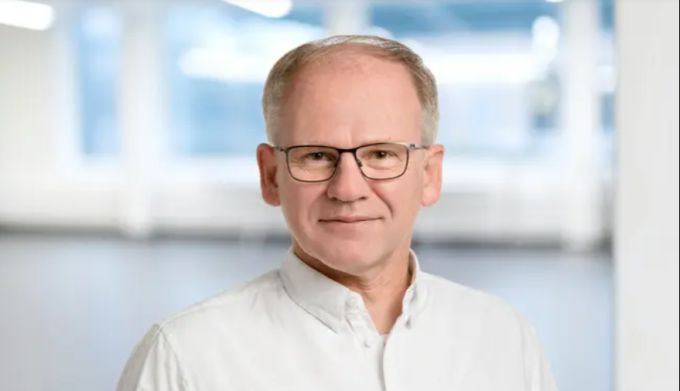 Christoph Aebi ist Chefarzt Pädiatrische Infektiologie in der Kinderklinik des Inselspitals Bern. Inselspital Baby Flughafen