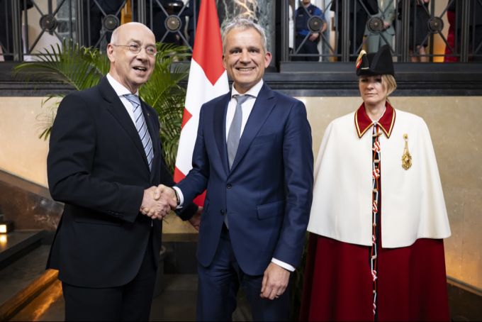 François Chaix (l.), Präsident des Bundesgerichts, hier mit Bundesrat Beat Jans beim 150-Jahr-Jubiläum des Bundesgerichts am 15. Mai in Lausanne. François Chaix ki bundesgericht