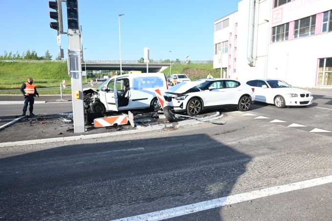 Bei der Kollision entstand Sachschaden. Unfall Oberbüren