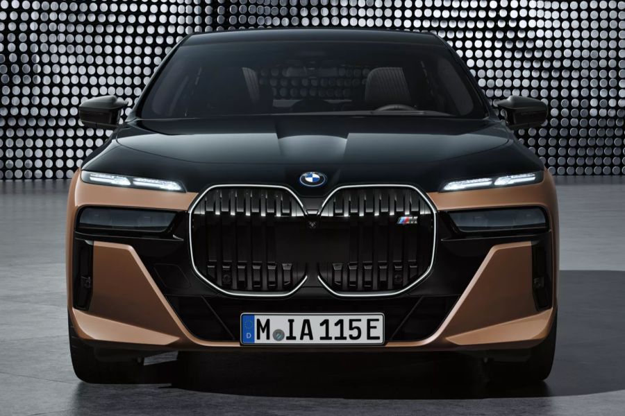 BMW i7