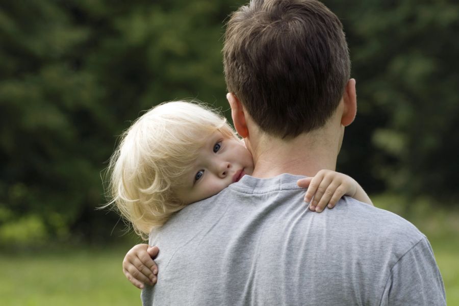 kind vater arm liebe zuneigung trost