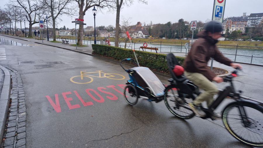 Velo Velostrasse Fluss Asphalt