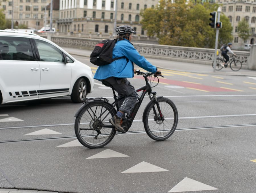 Velos und Elektrovelos sind im Zug erlaubt.