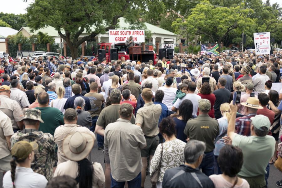 Weisse Farmer demonstrieren in Pretoria gegen die Politik von Cyril Ramaphosa.