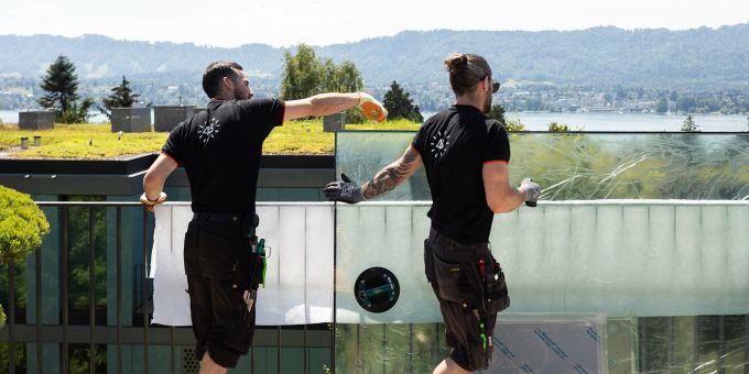 Als Kundenschreiner/in bei Schreiner48 erwartet dich ein Team, das gerne zusammen anpackt. Schreinerjobs