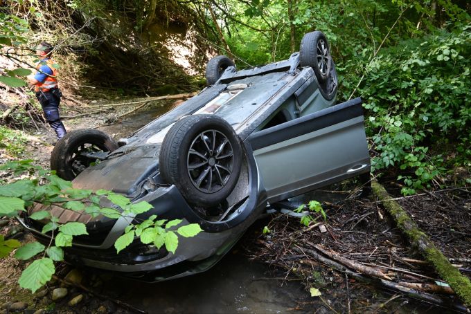 Die Feuerwehr musste eine Bachsperre einrichten. Sachschaden