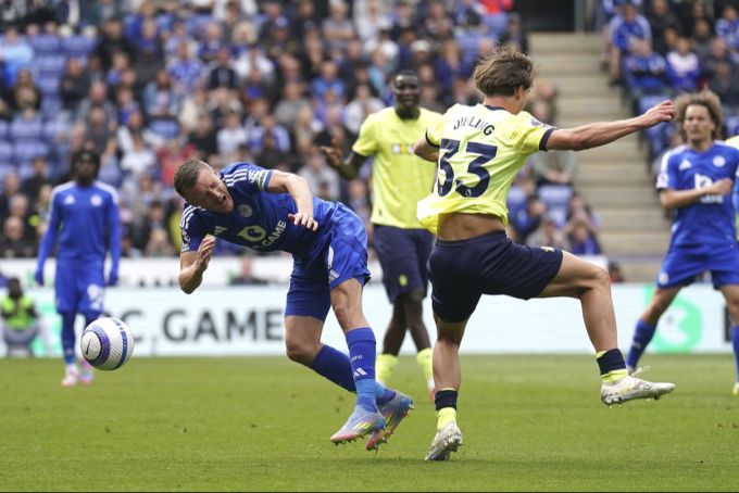 Jamie Vardy erzielte im gleichen Spiel sein 199. Tor für Leicester, das bereits aus der Premier League abgestiegen ist. Premier League