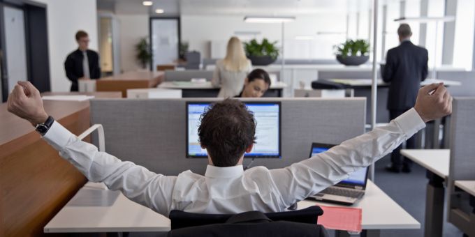 Bankangestellte der UBS in einem Büro in Zürich. UBS Büro
