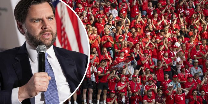 «Zurück nach Hause» - Trump-Vize droht Fussball-Fans schon vor der WM
