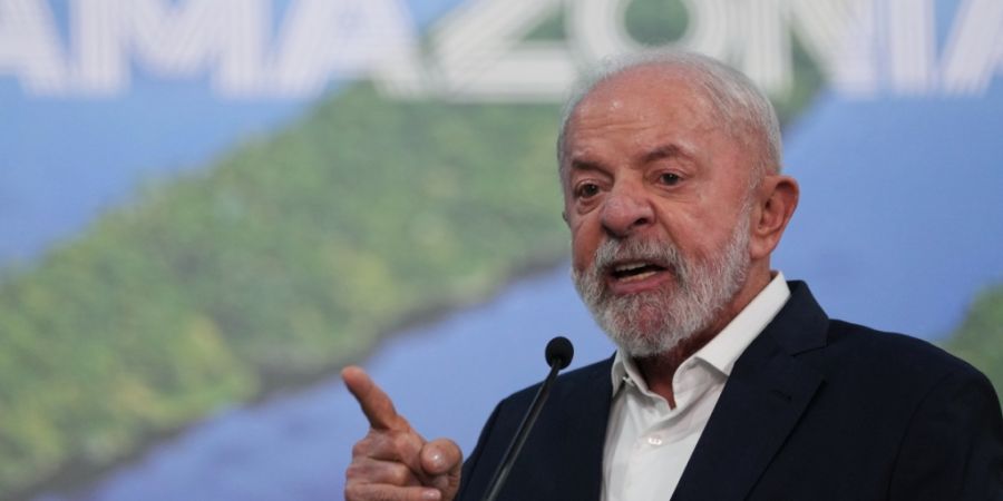 ARCHIV - Der brasilianische Präsident Luiz Inacio Lula da Silva spricht während einer Pressekonferenz auf dem UN-Klimagipfel COP30. Foto: Andre Penner/AP/dpa (Archivbild)
