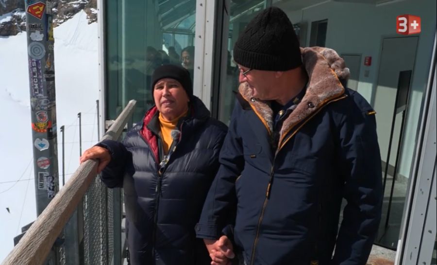 Gabi kämpft auf dem Jungfraujoch mit einem flauen Magen.