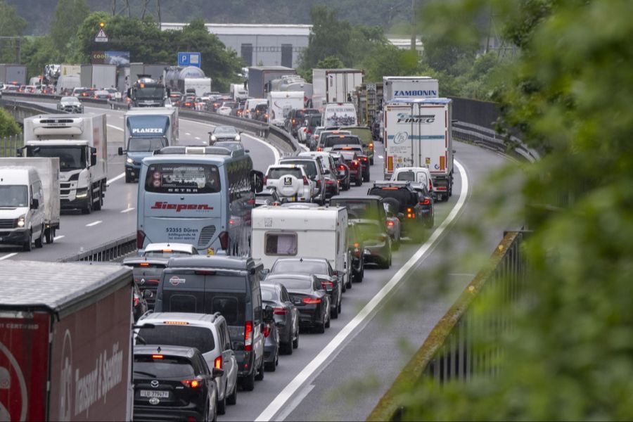 Trotz der positiven Resonanz hält die Bevölkerung die Wohnungsknappheit für die grösste Herausforderung. Danach folgt der Verkehr. (Symbolbild)
