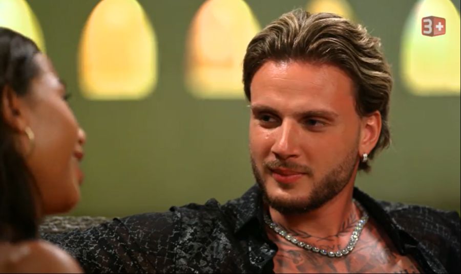 Danilo stellt klar, dass er Julia als Frau sieht.