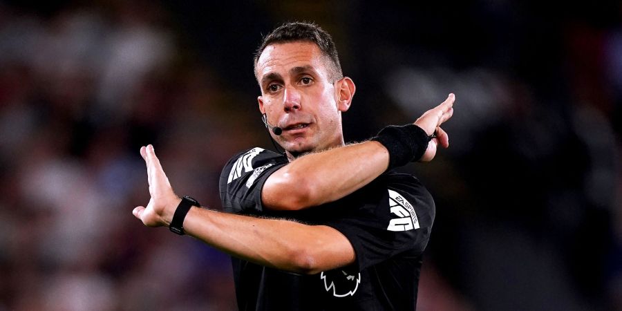 Der frühere Premier-League-Schiedsrichter David Coote ist wegen beleidigender Äusserungen über Jürgen Klopp vom englischen Fussballverband FA gesperrt worden.