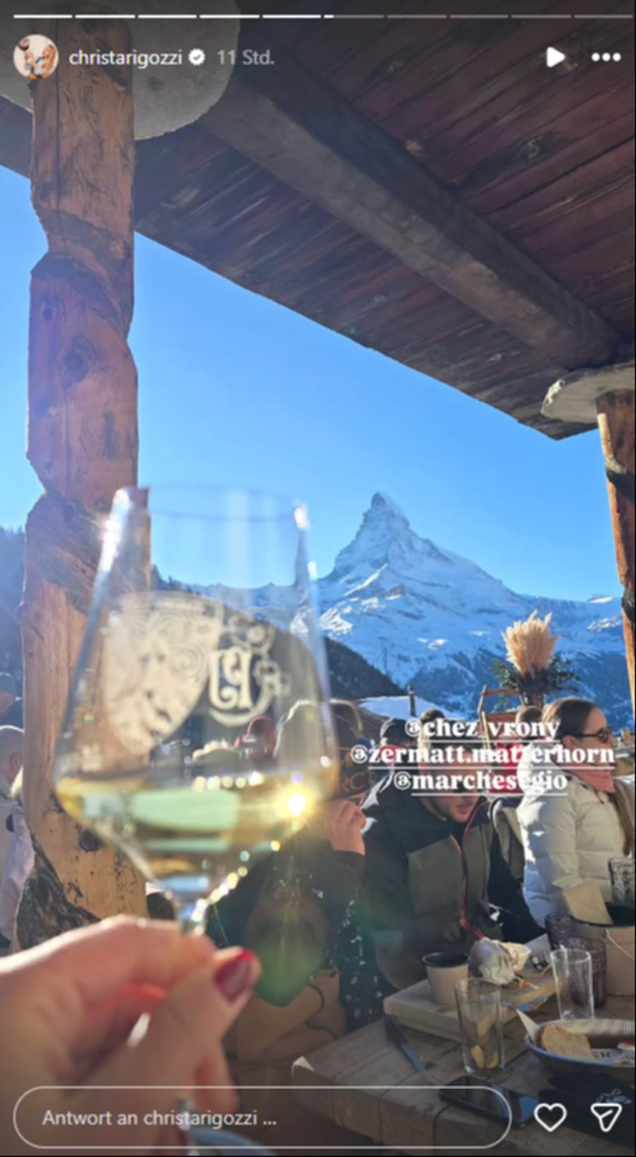 In der Beiz Chez Vrony gönnt sich Rigozzi ein Gläschen Wein.