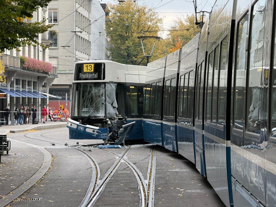 In Zürich ist es zu einer Kollision zwischen zwei Trams gekommen.