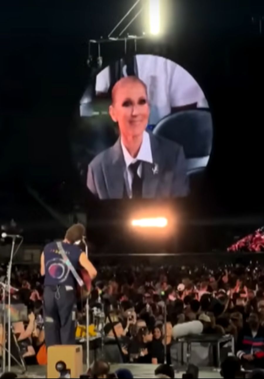 Céline Dion wurde im Juni 2025 von Coldplay-Frontmann Chris Martin auf der berühmten Kiss-Cam eingefangen.