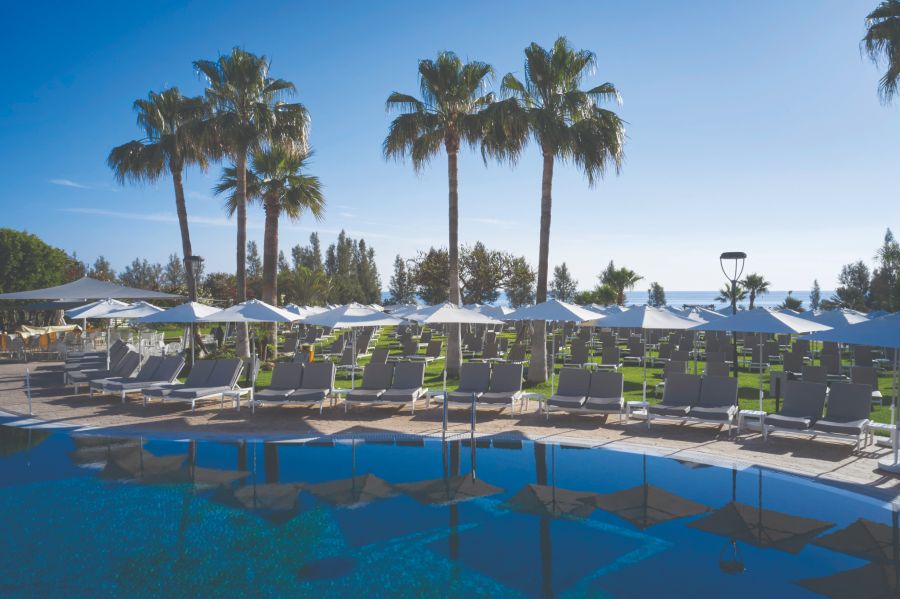 In direkter Strandlage verwöhnt dieses Hotel mit purer Entspannung und Genuss - Ankommen und Loslassen!