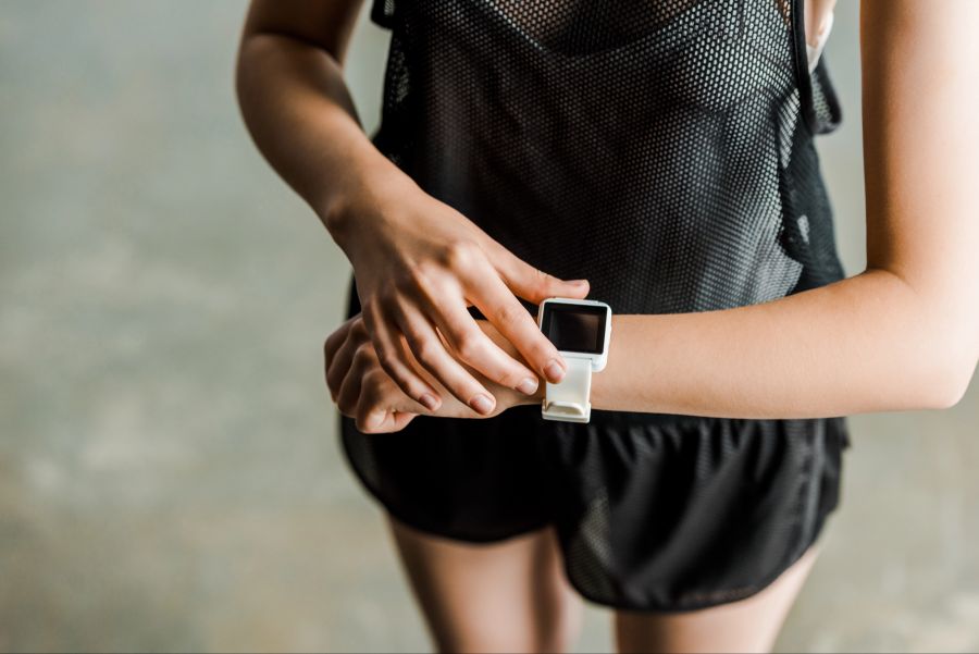 Frau Aktivitätstracker Uhr Smartwatch