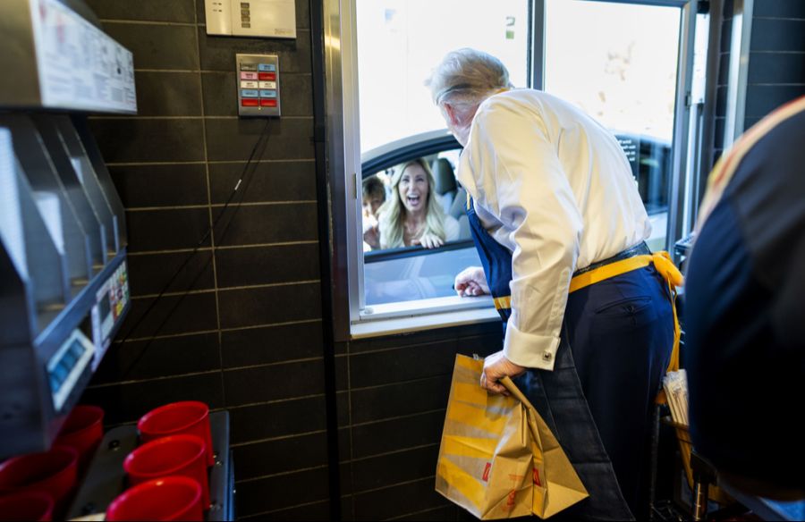Unbekannte beschädigen nun Plakate von McDonald's – just nach dem Zollschock.