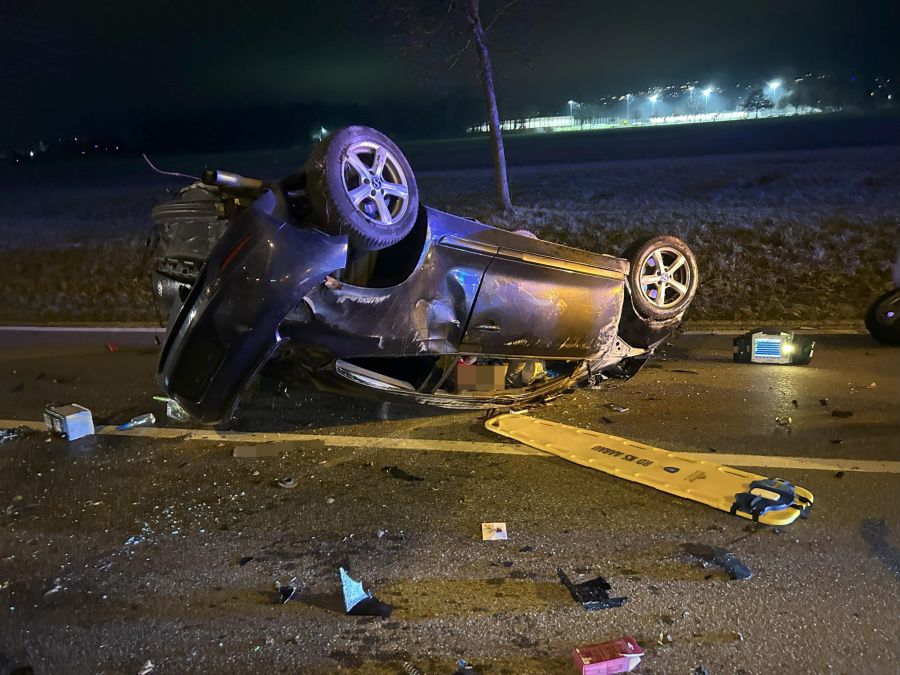 Am Auto entstand Totalschaden.