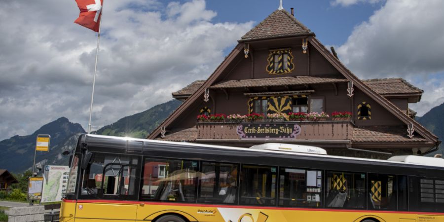 Zum regionalen Personenverkehr zählen unter anderem die Postauto-Linien. (Archivbild)
