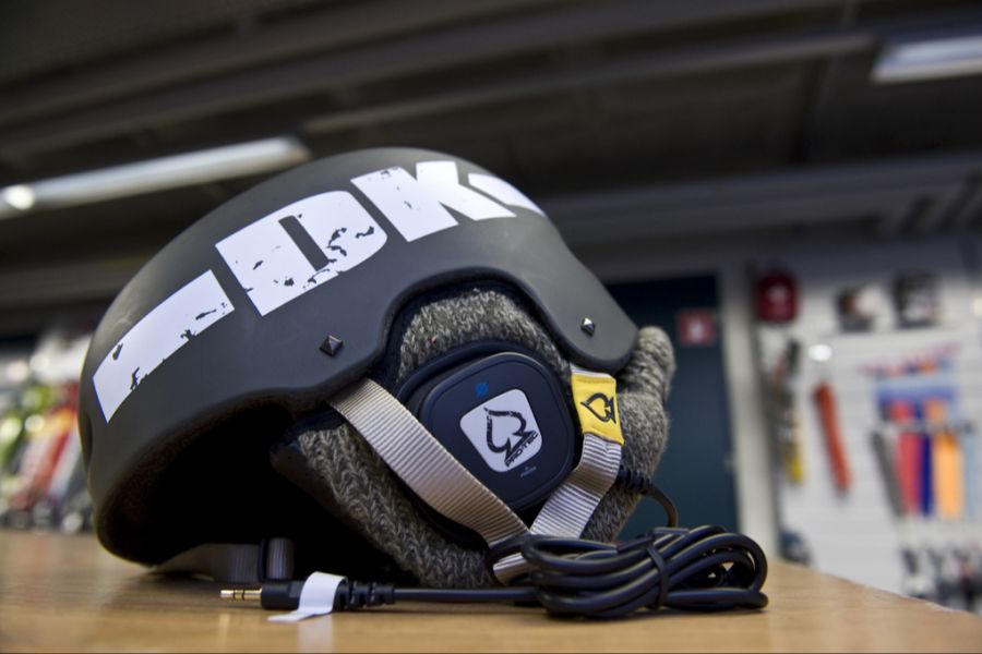 Dabei wurde klar, dass kein Helm ausreichenden Schutz bietet. (Symbolbild)