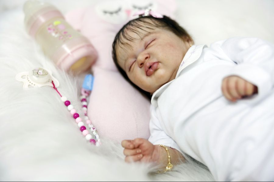 Reborn-Puppen sehen täuschend echt aus und gehen problemlos als Babys durch.