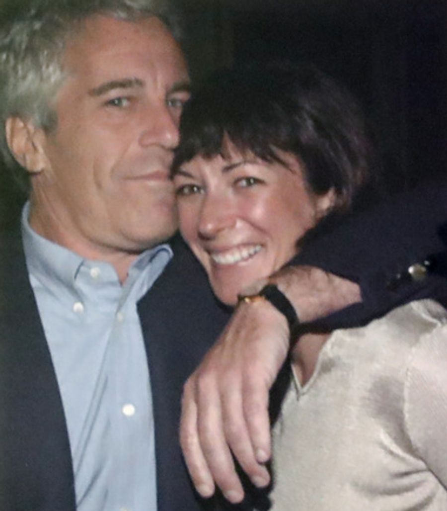 Allerdings ist Ghislaine Maxwells (hier mit Jeffrey Epstein) Glaubwürdigkeit beschädigt. Beweise legte sie zudem keine vor.