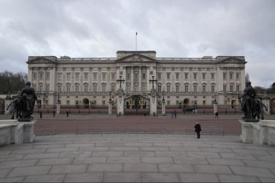 Die Bilder locken zahlreiche Besucher zum Palast – und lassen sie enttäuscht zurück.