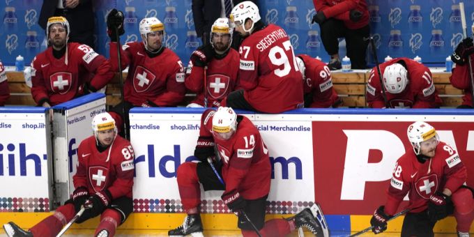 Hängende Köpfe bei den Schweizern nach der Niederlage im WM-Final. Schweizer Nati Eishockey WM
