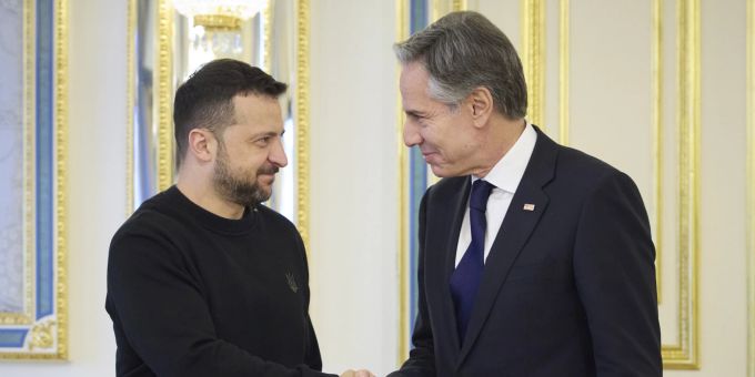 In der vergangenen Woche war Antony Blinken bei Wolodymyr Selenskyj zu Besuch. Das Treffen trägt offenbar bereits Früchte. Russland Ukraine Krieg USA