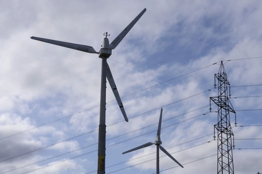 Am 9. Juni befindet das Schweizer Stimmvolk über das neue Stromgesetz. Es will den Ausbau der erneuerbaren Energien fördern.