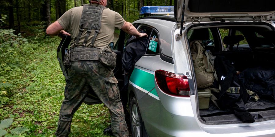 Festnahme an der polnischen Grenze zu Belarus. Es gibt zahlreiche Berichte zu Gewalt und Misshandlungen durch Grenzbeamte gegen Migranten und Flüchtlinge. (Symbolbild)