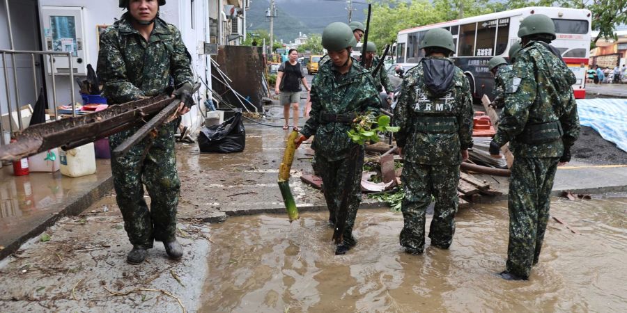 In Taiwan sind mindestens neun Personen im Zuge des Taifuns «Gaemi» gestorben.