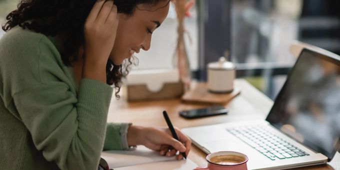 Man hat nie ausgelernt. Sich die richtigen Lernstrategien anzueignen, kann deshalb sehr förderlich sein. Weiterbildung