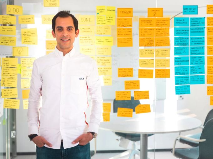 «Unser Ziel ist es, den Zugang zu Dienstleistungen zu vereinfachen und gleichzeitig das Vertrauen zwischen Auftraggebern und Anbietern zu stärken», sagt Ramin Schams, Gründer und CEO von KnowS. KnowS