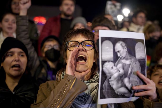 Viele Demonstranten sind empört über seine Unterstützung für Putin. Demonstranten
