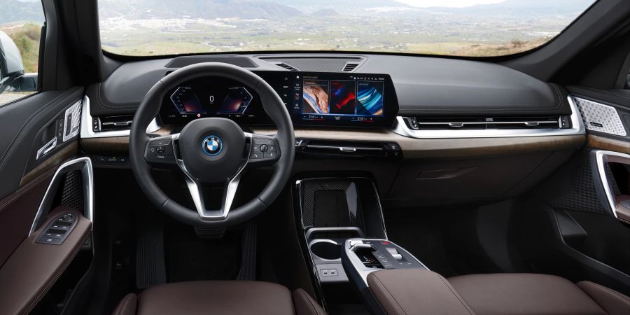 BMW Cockpit: Modern mit Curved Display.