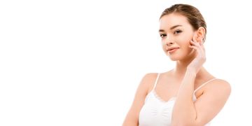 junge frau mit reiner haut