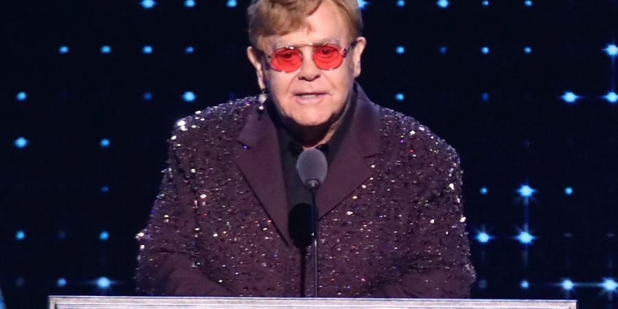 Popstar Elton John kann nach einer schweren Augeninfektion nicht mehr richtig sehen. (Archivbild)