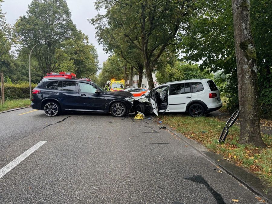 Solothurn: Vier Personen werden bei Frontalkollision verletzt.