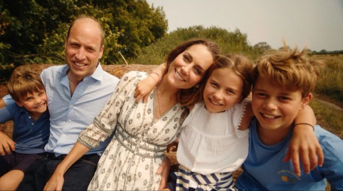William und Kate zusammen mit ihren drei Kindern. (Archivbild) William Kate Kinder