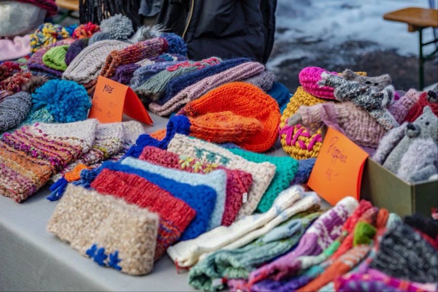 Strickwaren Wolle bunt Aussteller