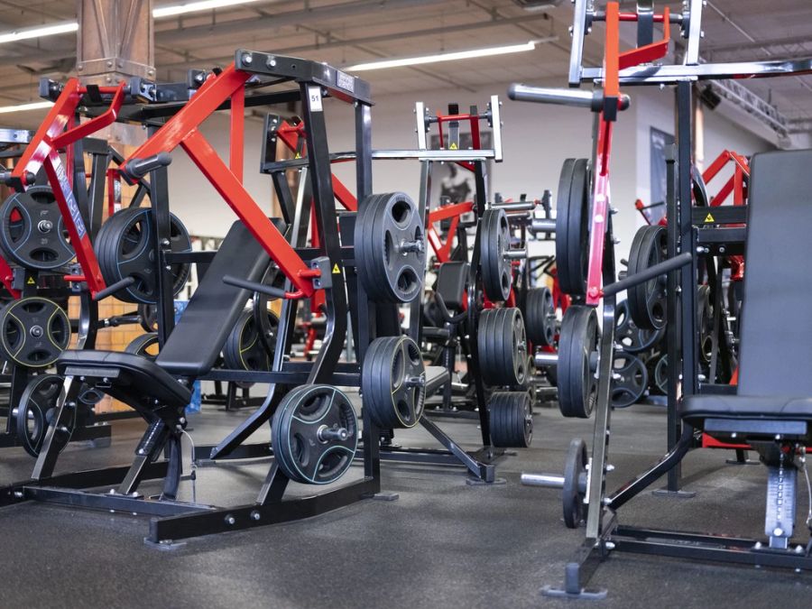 Immer wieder bleiben Gym-Mitglieder nach dem Beenden ihrer Übung einfach auf dem Gerät sitzen, bis sie den nächsten Satz starten.