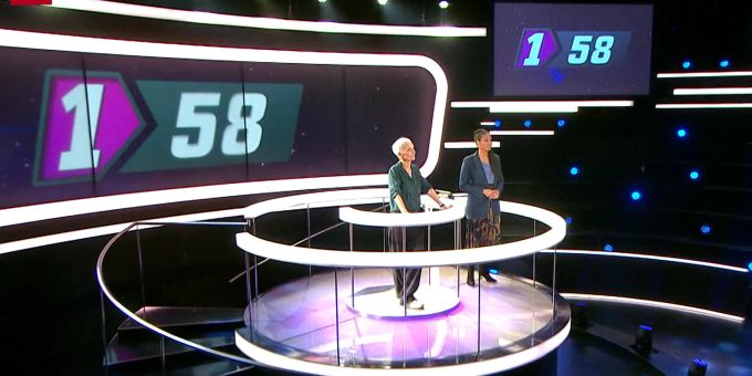 Bei der SRF-Quizshow «1 gegen 100» tritt eine Kandidatin oder ein Kandidat gegen 100 Gegnerinnen oder Gegner an. SRF 1 gegen 100