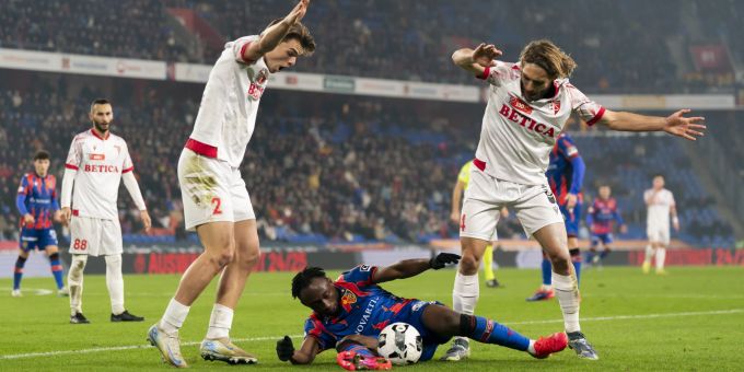 Der FC Basel stolpert über den FC Sion. FC Basel FC Sion