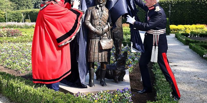 Die Reaktionen auf die neue Statue sind gespalten. (Archivbild) Statue von Queen Elizabeth II